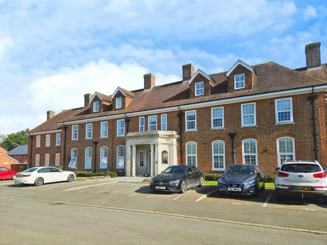 Major Close, Folkestone, CT20, photo 1
