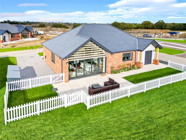 Maldon Road, Burnham-On-Crouch, CM0, photo 1