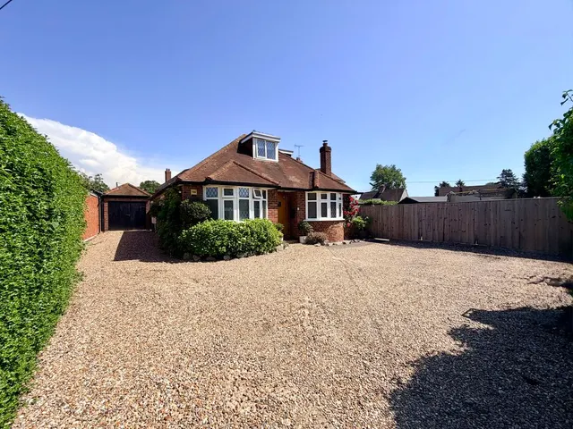 Sedgmoor Road, Flackwell Heath HP10 9AU, photo 1