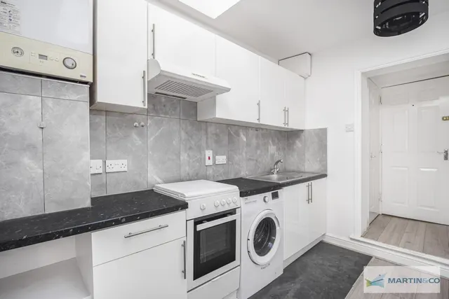 Photo 2 — Woodside Green, Woodside, Surrey
