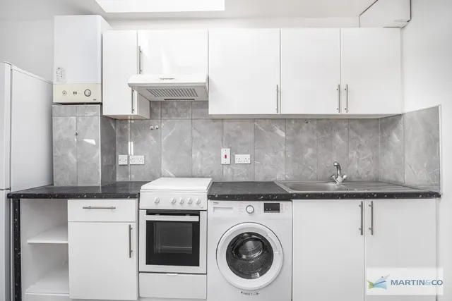 Photo 3 — Woodside Green, Woodside, Surrey