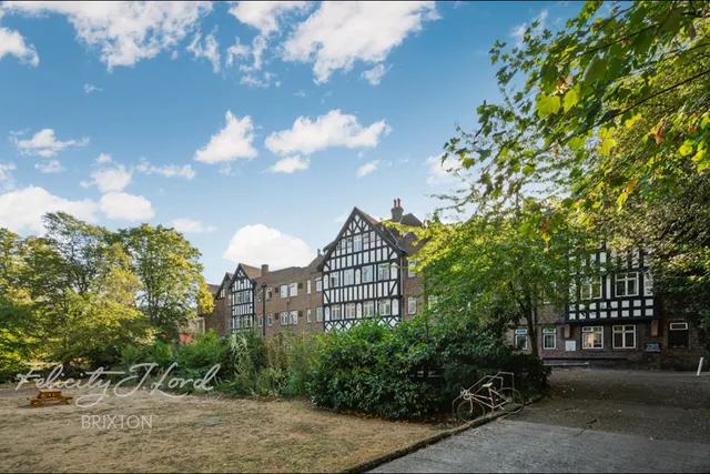 Brixton Hill, London, photo 2