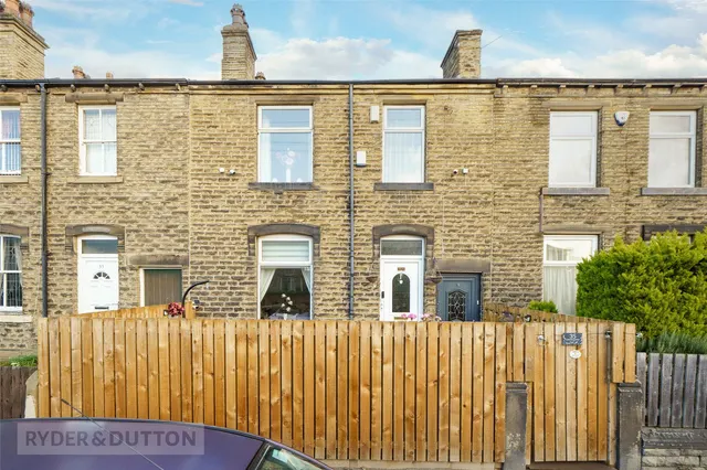 Chestnut Street, Deighton, HD2, photo 1