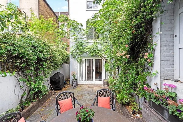Photo 2 — Cranbury Road, London, SW6