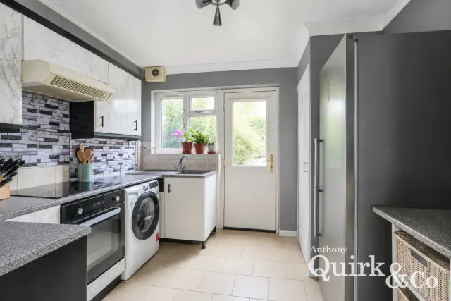 Muggeridge Road, Dagenham, RM10, photo 2