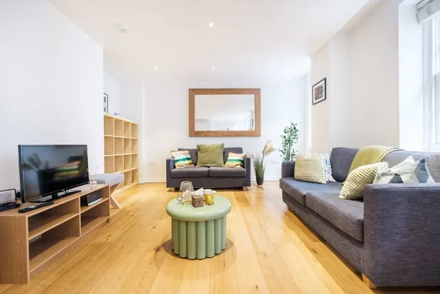 Lovat Lane, EC3R, photo 1