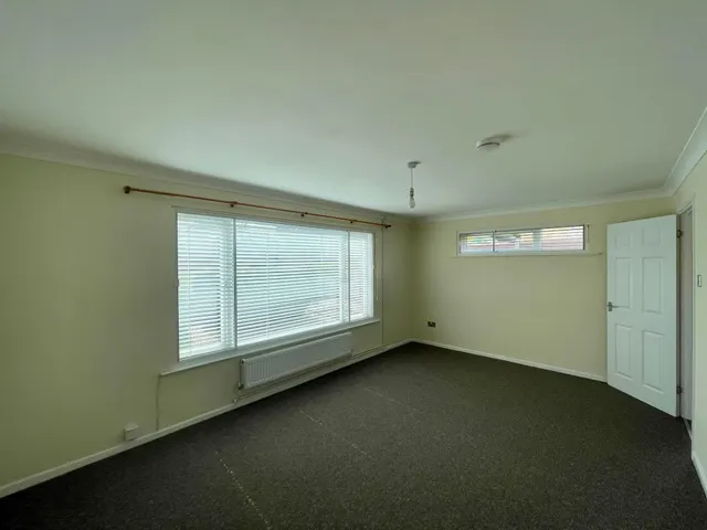 Photo 3 — Woodlands Rise, BRANDON