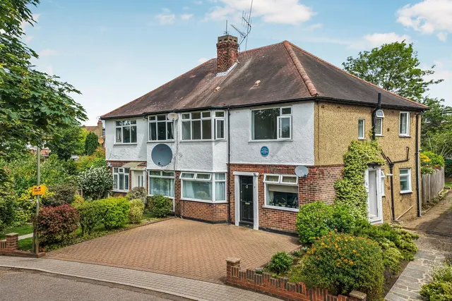 Photo 3 — Graywood Court, London N12