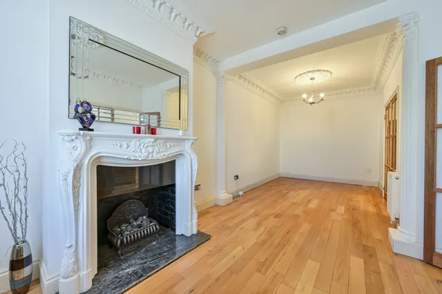 Photo 3 — 95 Gladstone Road, London