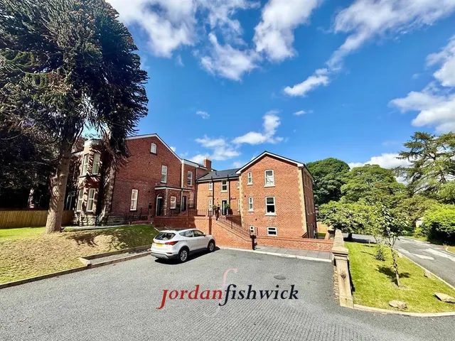 Prestbury Road, Macclesfield, SK10, photo 1
