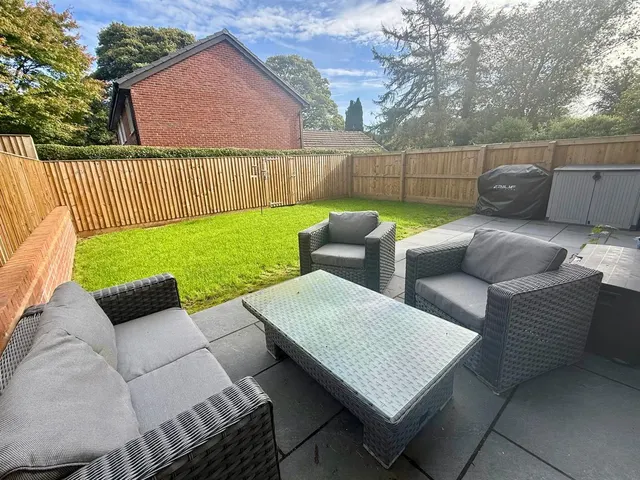 Prestbury Road, Macclesfield, SK10, photo 2