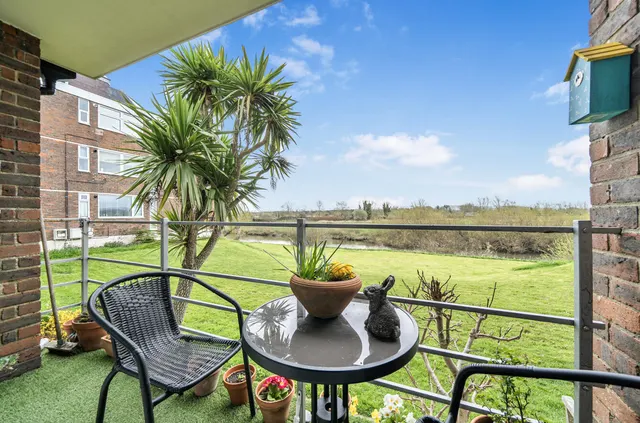 Pulborough, RH20 1AL, photo 1