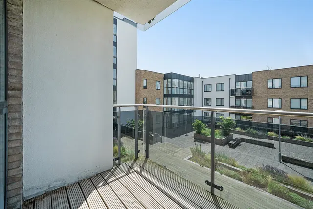 Russells Crescent, Horley, RH6, photo 1