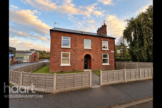 New Road, DY10, photo 1