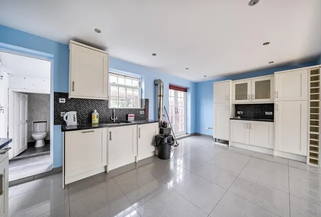 Brenley Close, Mitcham, CR4, photo 2