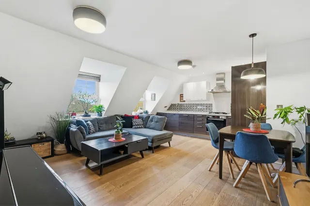 Mill Cross Court, Brentford, TW8, photo 2