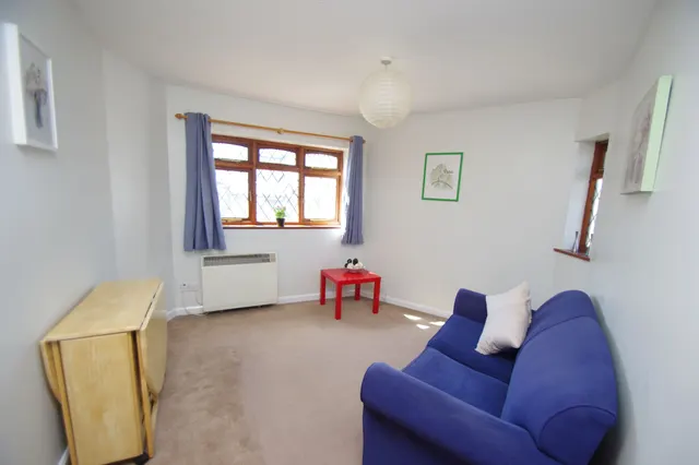 Photo 2 — Flat 3, Victoria Court, Watford