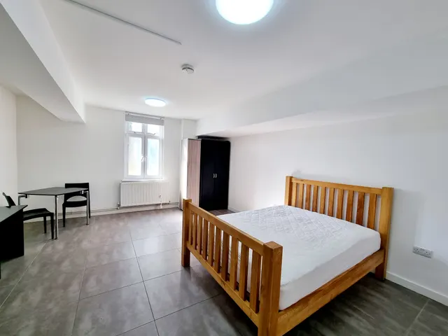 Burnside Road, LG2 Dagenham, RM8, photo 1