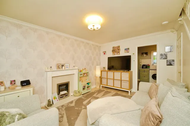 Plover Drive, Batley, WF17, photo 2