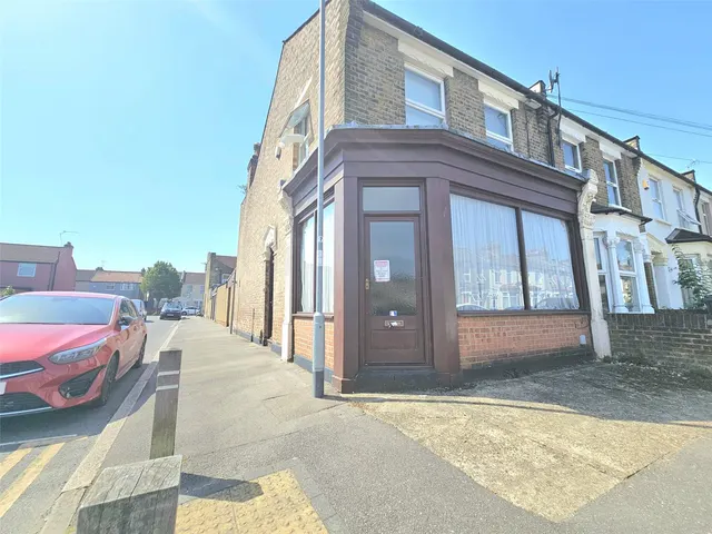 Kenneth Road, Chadwell Heath, RM6, photo 1
