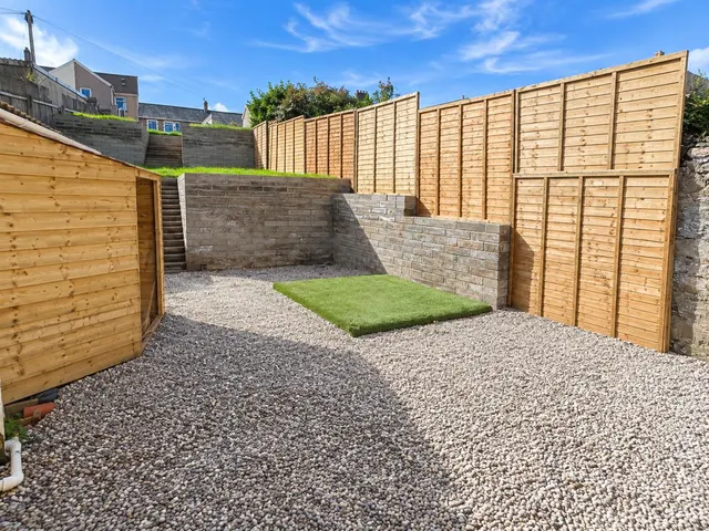 Clifton Crescent, Aberdare, CF44, photo 3