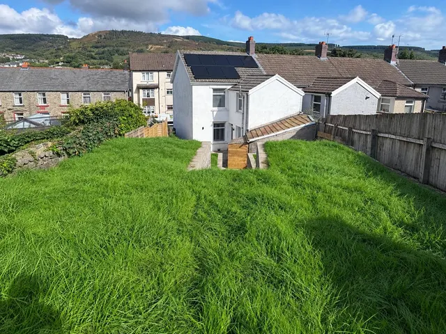Clifton Crescent, Aberdare, CF44, photo 2