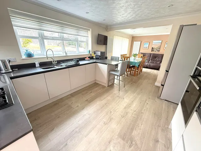 Photo 2 — Lincoln Close, Exmouth, EX8 5QN