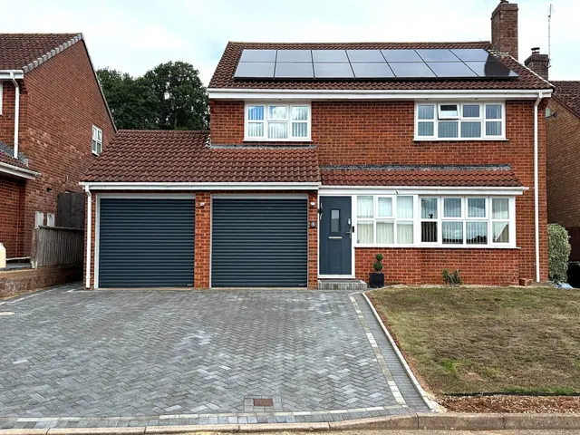 4 bedroom house — Lincoln Close, Exmouth, EX8 5QN