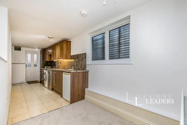New Street, Horsham, RH13, photo 3