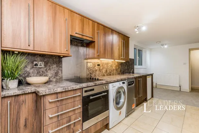 New Street, Horsham, RH13, photo 2