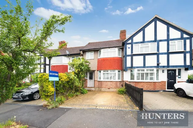 Buckland Way, Worcester Park, photo 1