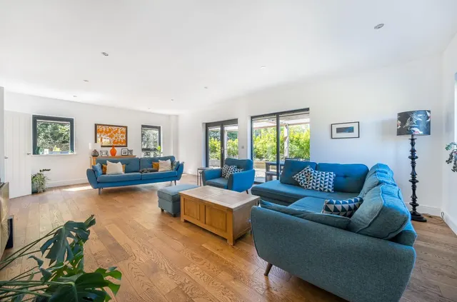 Stunning Contemporary Residence, Grafty Green, photo 2