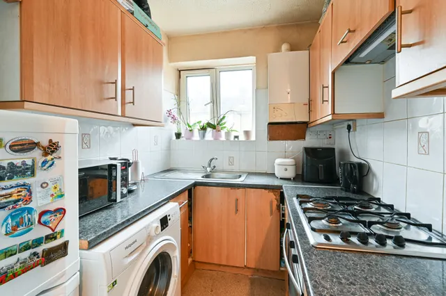 Photo 3 — 57 Jean House, Tooting Grove, London