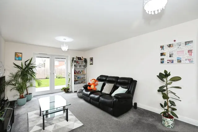Photo 2 — Alfred King Close, CREWE, Cheshire, CW2