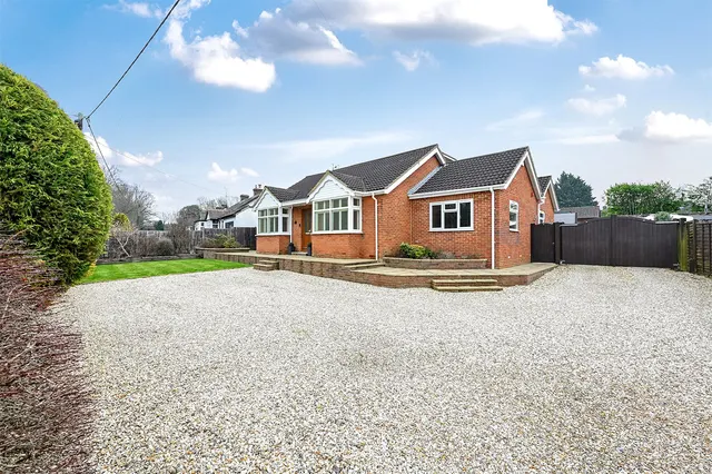 Shawfield Road, Ash, Guildford, Surrey, GU12 6SQ, photo 1