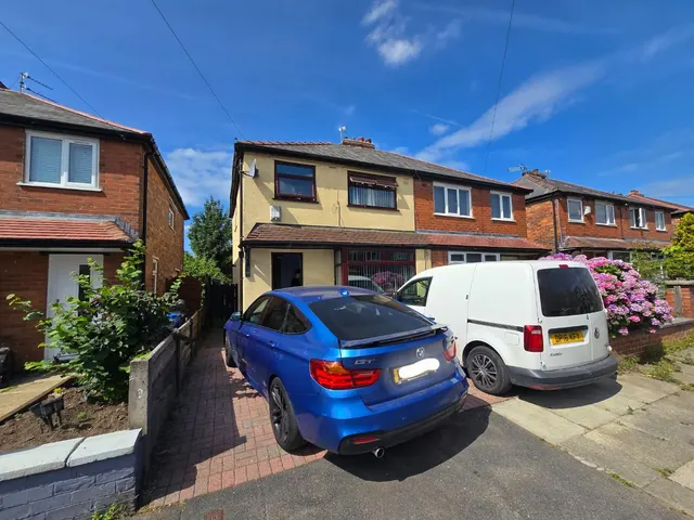 Coniston Drive, Bury, BL9 9PX, photo 1