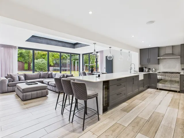 Kingsdown Close, Weston, CW2, photo 1