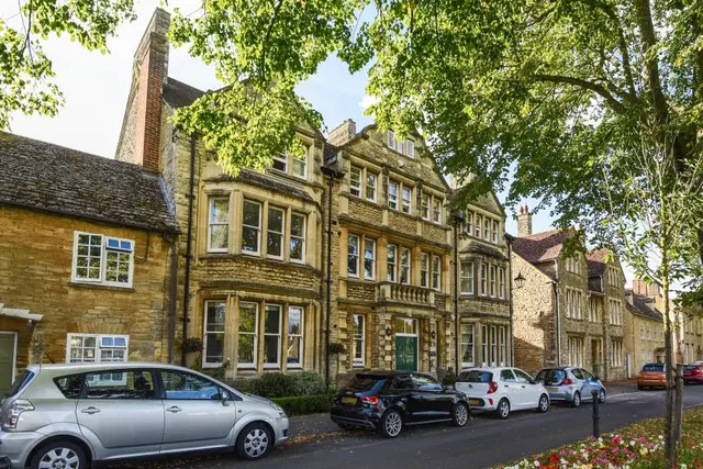 Charter Place, Church Green, OX28, photo 1