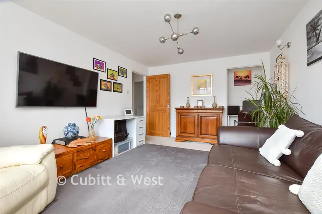 Levett Road, Leatherhead, KT22, photo 2