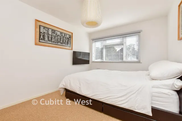 Levett Road, Leatherhead, KT22, photo 3