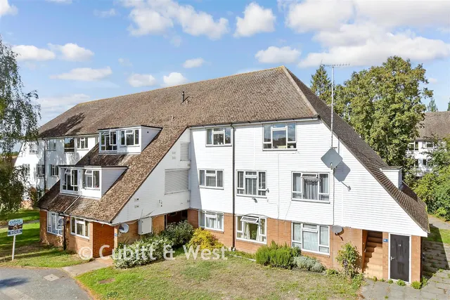 Levett Road, Leatherhead, KT22, photo 1