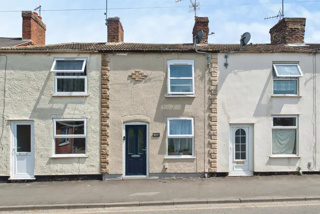 Hawthorn Bank, Spalding, photo 1
