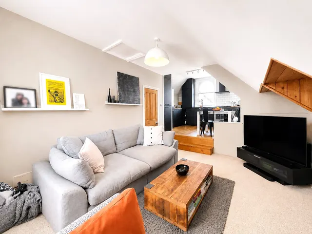 2 bedroom 2 bedroom property, Halesworth Road, London, SE13