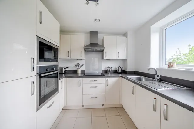 Photo 2 — Pegs Lane, Hertford, SG13