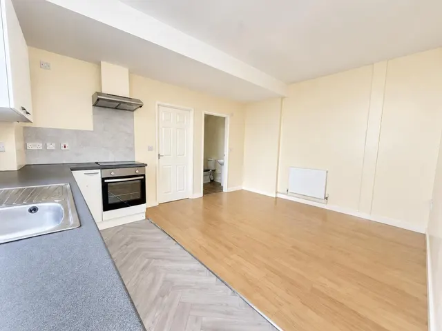 Photo 3 — Seaside, Eastbourne, BN22 7NG