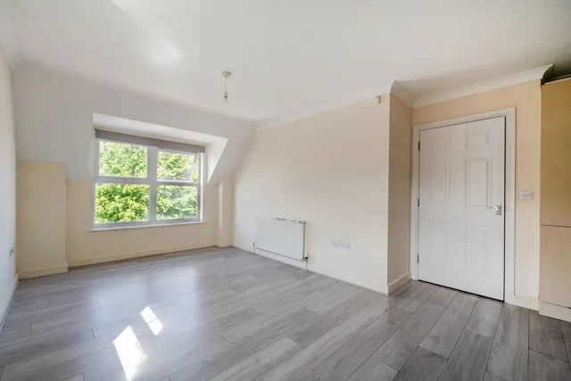 Photo 2 — Ravenscroft Road, Beckenham, BR3