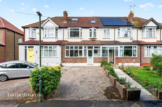 Hobart Road, Worcester Park, photo 1