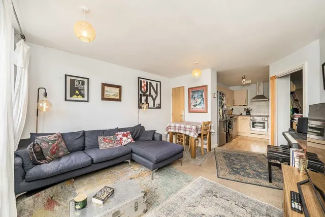 Mitcham Road, SW17, photo 2