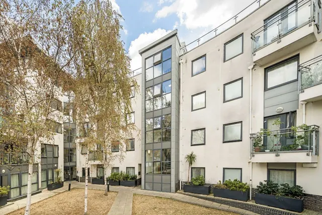 Mitcham Road, SW17, photo 1