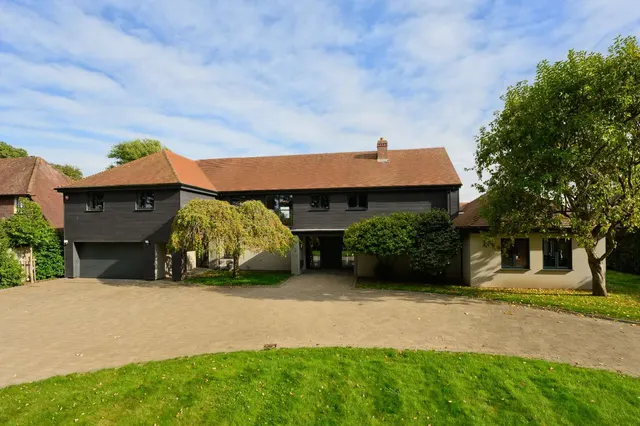 The Avenue, Petersfield, GU31, photo 2